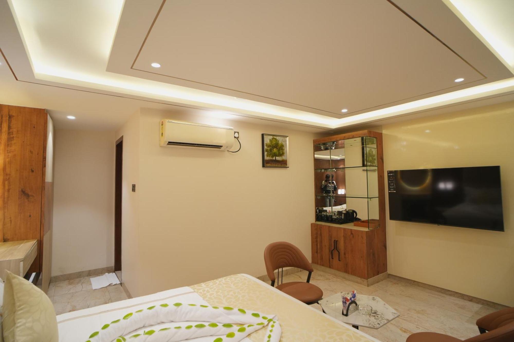 Hotel Oriva Vinflora Residency - Nr Lv Prasad Hospital, Banjara Hills Hyderabad Exterior foto